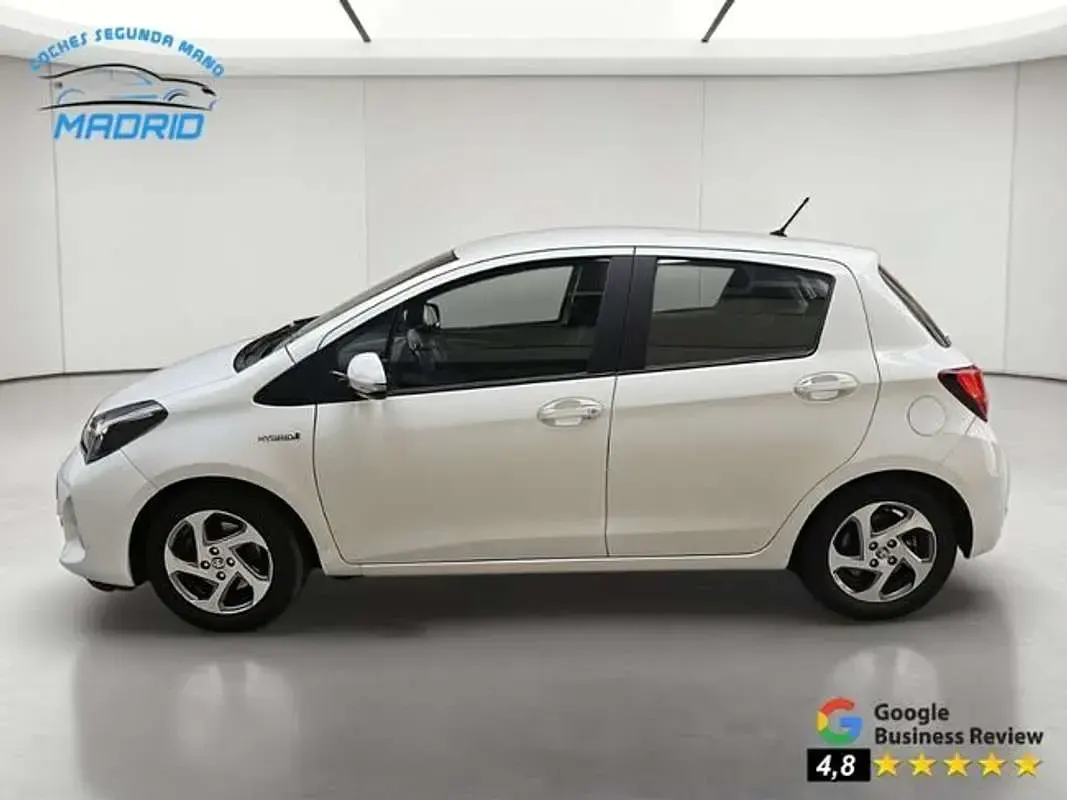 Usado Toyota Yaris Hybrid Active 99 CV (72 kW) 2016 Blanco Utilitario