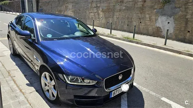 Usado Jaguar XE Portfolio 180 CV (132 kW) 2015 Azul Berlina
