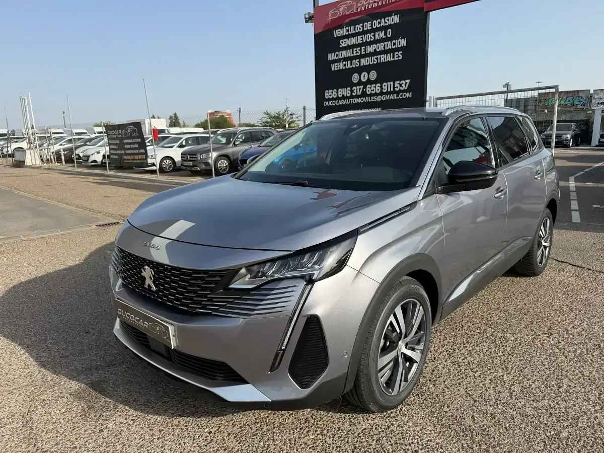 Usado Peugeot 5008 Allure 130 CV (95 kW) 2022 Gris SUV