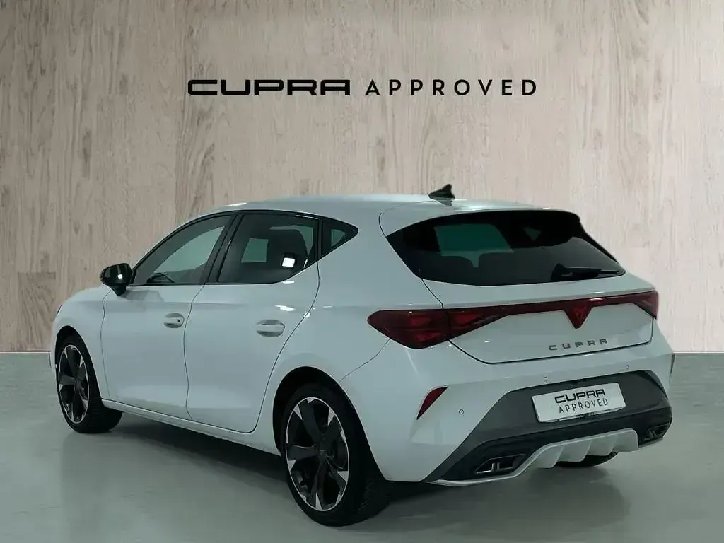 Usado Cupra Leon 150 CV (110 kW) 2025 Blanco Berlina