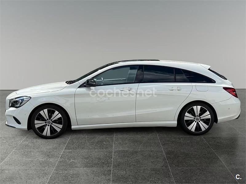 Usado Mercedes CLA180 Shooting Brake 122 CV (89 kW) 2017 Blanco Familiar