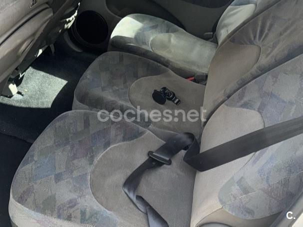 Gris / plata Usado 2000 Citroën Xsara Picasso Monovolumen | 1200 € (Buen precio) - Imagen 1/4
