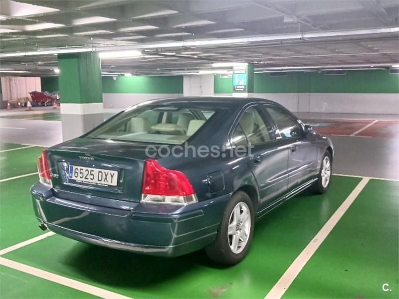 Usado Volvo S60 Momentum 140 CV (102 kW) 2006 Azul Berlina