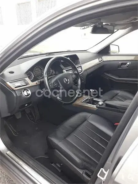 Usado Mercedes E220 Elegance 170 CV (125 kW) 2011 Gris / plata Berlina