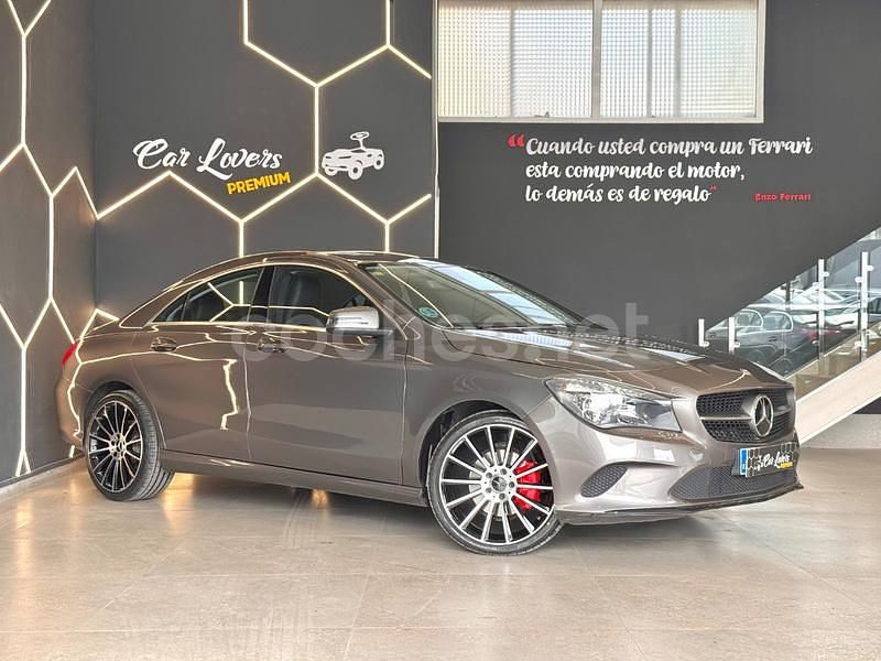 Usado Mercedes CLA200 136 CV (100 kW) 2017 Gris / plata Berlina
