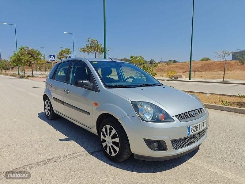 Gris Usado 2007 Ford Fiesta Ghia Utilitario | 3800 € (Buen precio) - Imagen 1/4