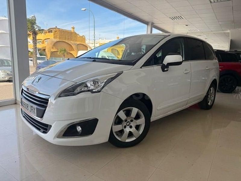 Usado Peugeot 5008 Active 120 CV (88 kW) 2016 Blanco Monovolumen