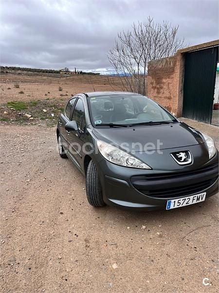 Usado Peugeot 207 90 CV (66 kW) 2007 Verde Berlina