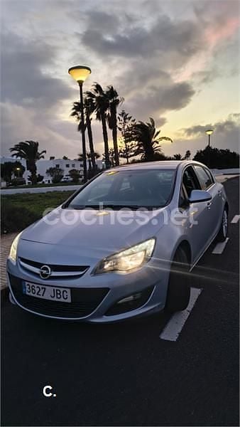 Gris / plata Usado 2014 Opel Astra Sportive Berlina | 5499 € (Buen precio) - Imagen 1/4