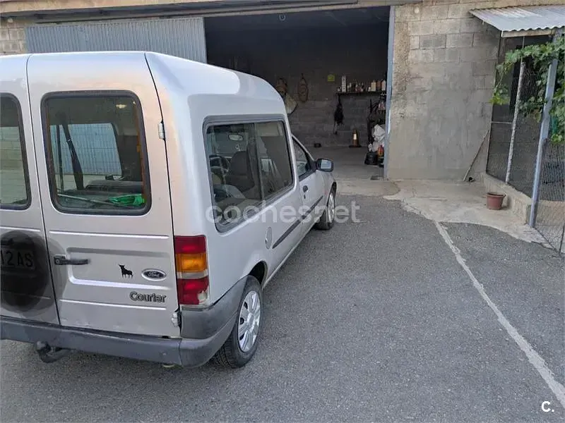 Usado Ford Courier 60 CV (44 kW) 1998 Gris / plata Monovolumen