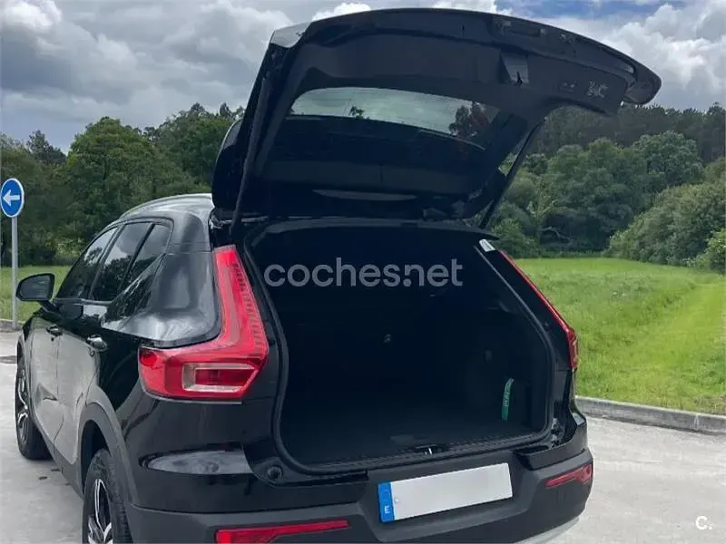 Usado Volvo XC40 Momentum 163 CV (119 kW) 2021 Negro SUV