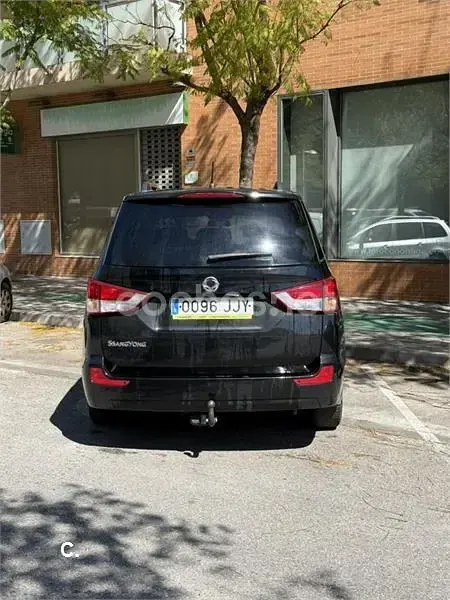 Usado SsangYong Rodius Limited 155 CV (114 kW) 2015 Negro Monovolumen