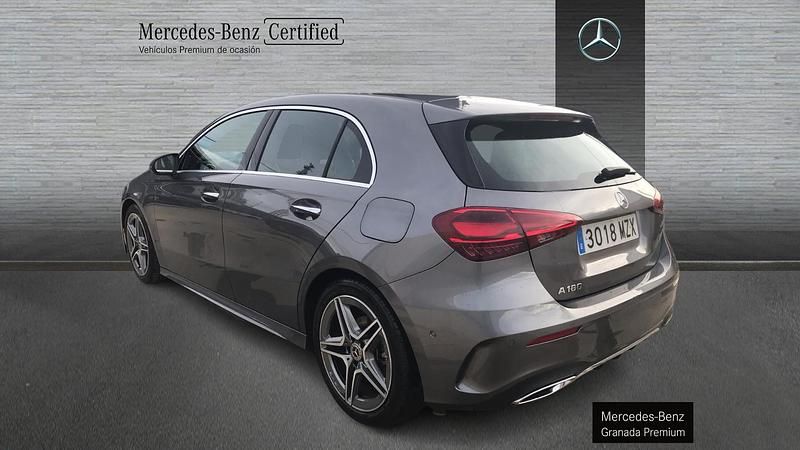 Usado Mercedes A180 AMG line 136 CV (100 kW) 2025 Gris montaña Berlina