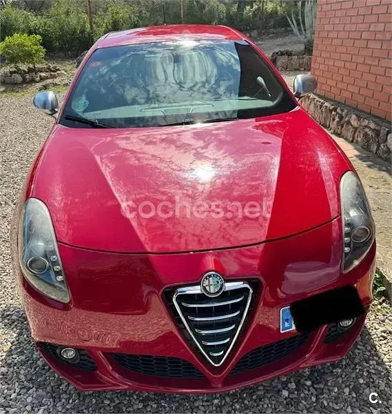 Usado Alfa Romeo Giulietta Distinctive 120 CV (88 kW) 2011 Rojo Utilitario