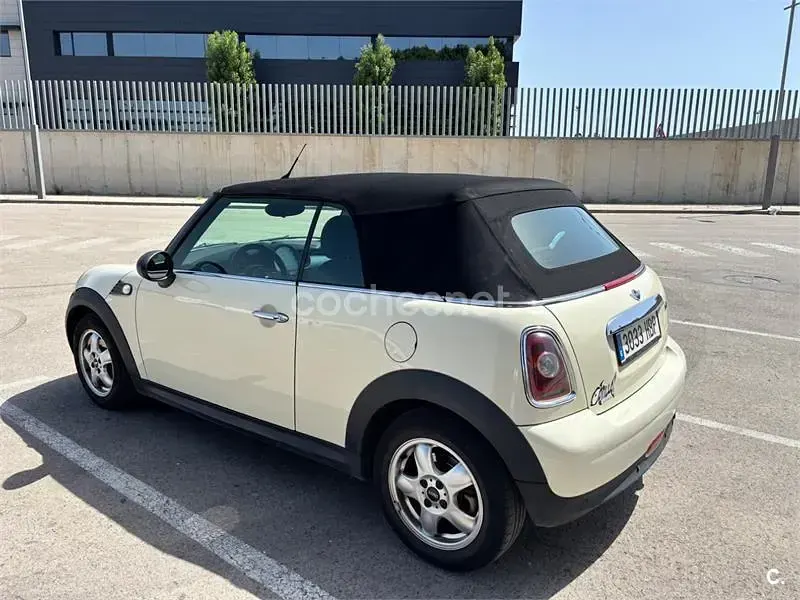 Usado Mini One Cabriolet 98 CV (72 kW) 2011 Beige Descapotable