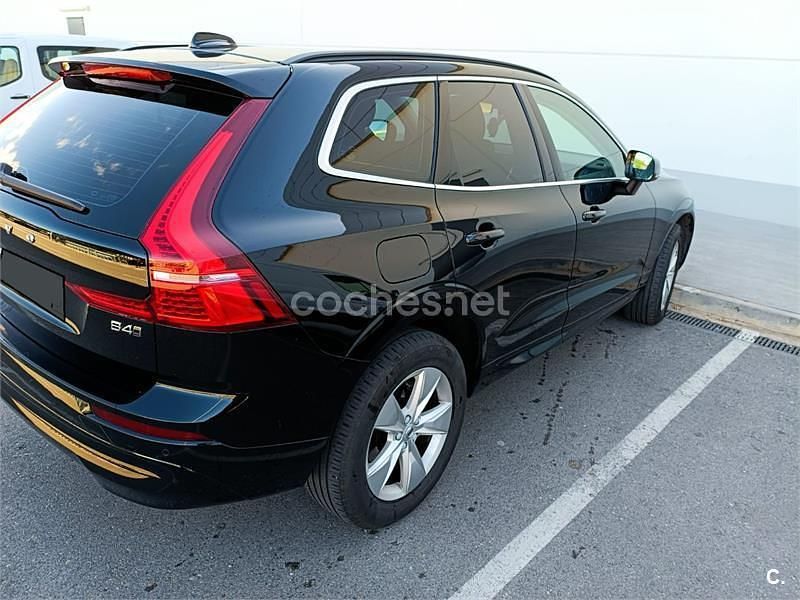 Käytetty Volvo XC60 Core 197 HP (144 kW) 2022 Musta Katumaasturi