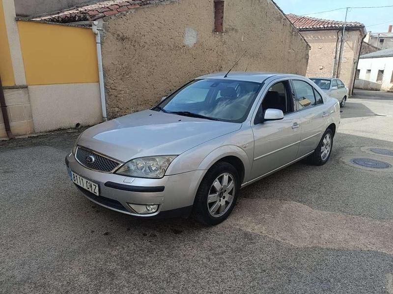 Usado Ford Mondeo Ambiente 116 CV (85 kW) 2003 Gris Berlina