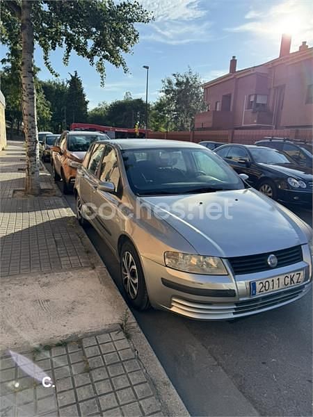 Usado Fiat Stilo Active 115 CV (84 kW) 2003 Gris / plata Berlina