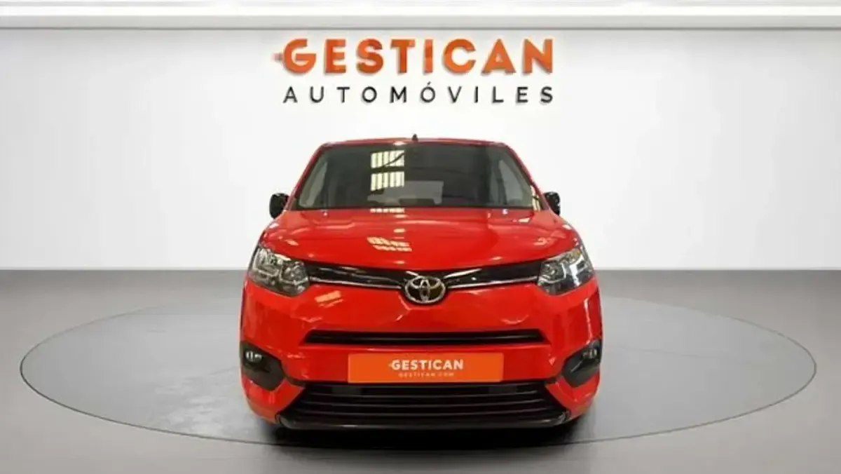 Usado Toyota Proace City Active 131 CV (96 kW) 2024 Rojo Monovolumen