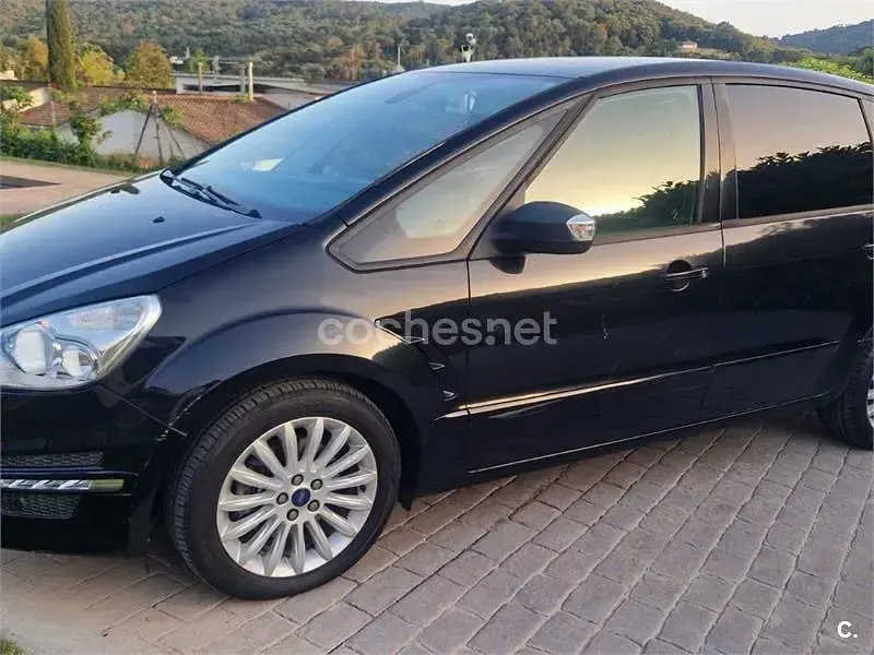 Usado Ford S-MAX Limited 140 CV (102 kW) 2014 Negro Monovolumen