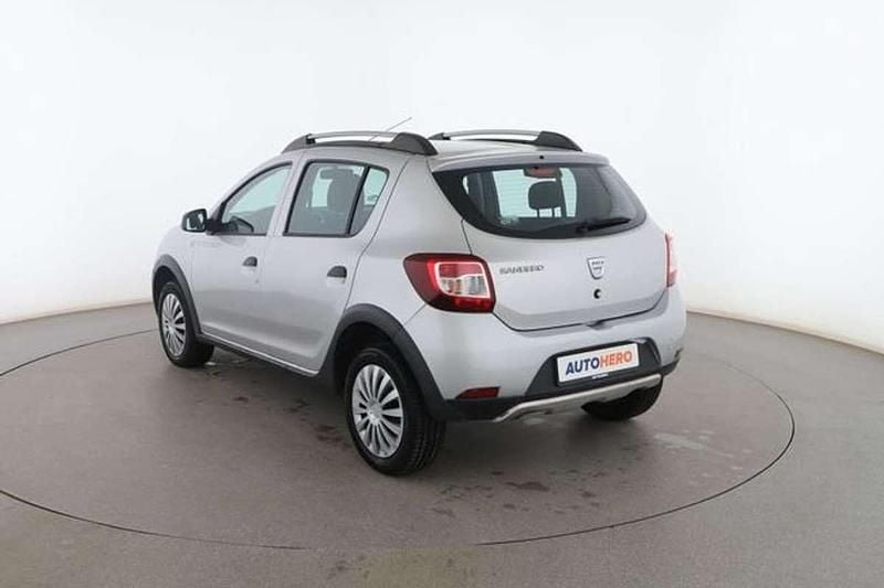 Usado Dacia Sandero Stepway 91 CV (66 kW) 2015 Gris Utilitario