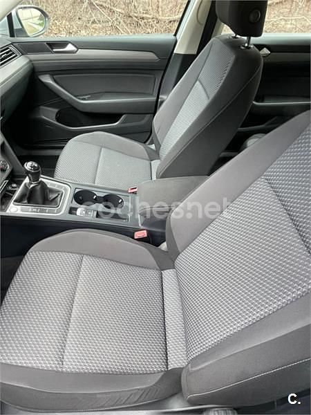 Usado VW Passat Advance 150 CV (110 kW) 2015 Gris / plata Berlina