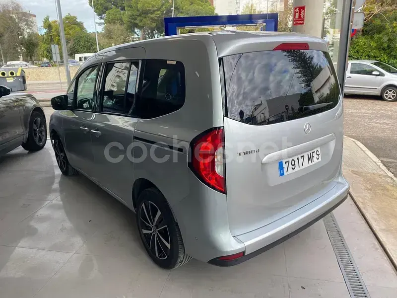 Usado Mercedes T180 116 CV (85 kW) 2023 Gris / plata Monovolumen
