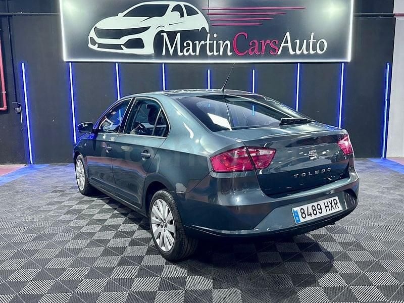 Usado Seat Toledo Reference 105 CV (77 kW) 2014 Gris / plata Utilitario