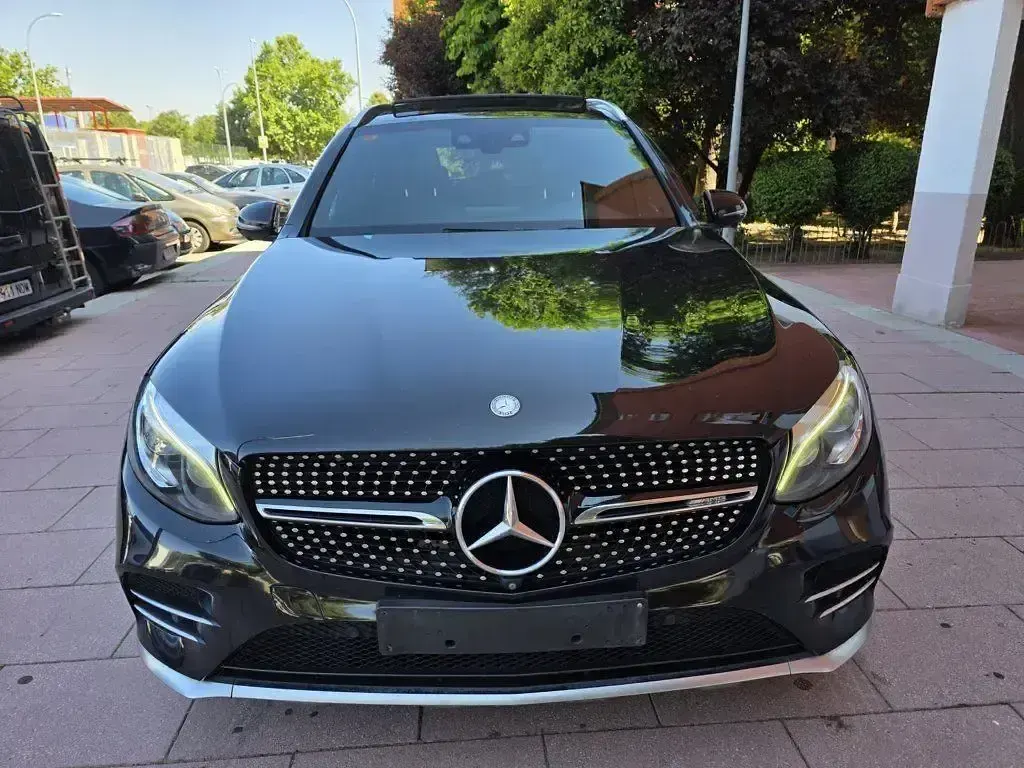 Käytetty Mercedes GLC43 AMG AMG 367 HP (269 kW) 2017 Musta Katumaasturi