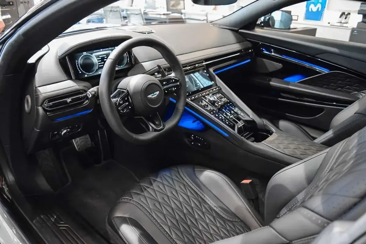 Nuevo Aston Martin DB12 680 CV (500 kW) 2026 Gris Coupe