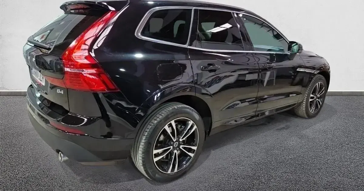 Käytetty Volvo XC60 Momentum 197 HP (144 kW) 2020 Katumaasturi