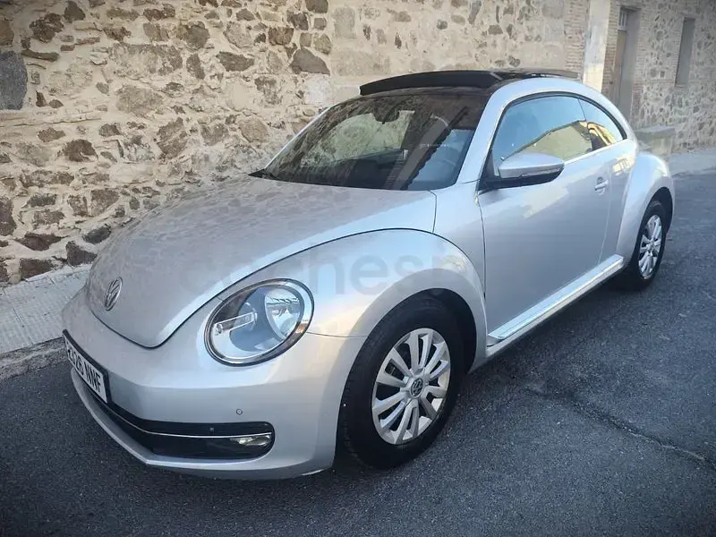 Usado VW Beetle Design 105 CV (77 kW) 2013 Gris / plata Utilitario