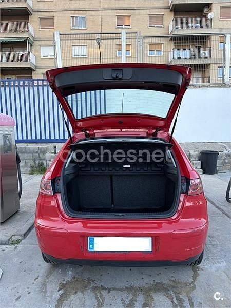 Usado Seat Ibiza 100 CV (73 kW) 2004 Rojo Utilitario