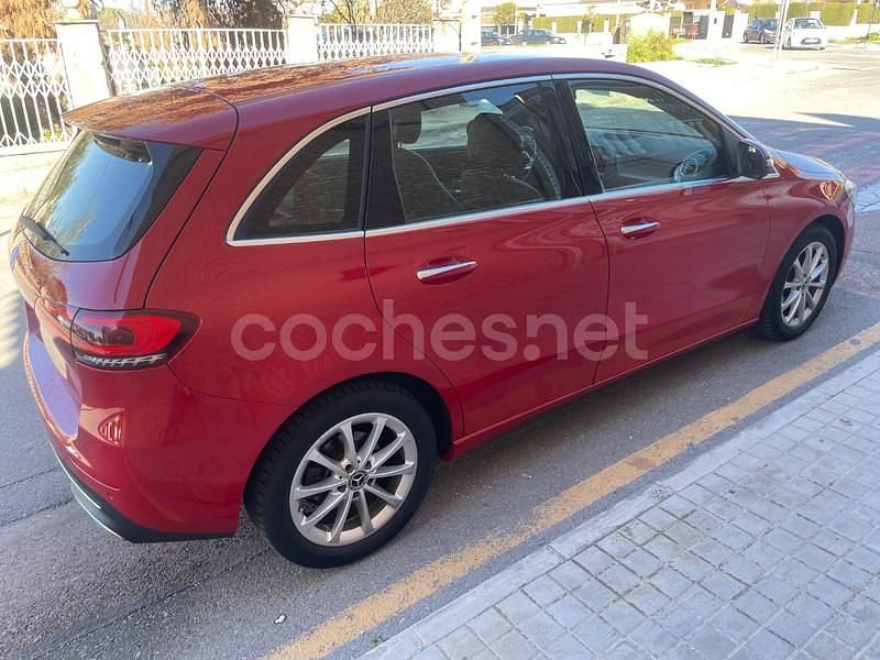 Usado Mercedes B180 136 CV (100 kW) 2019 Rojo Monovolumen