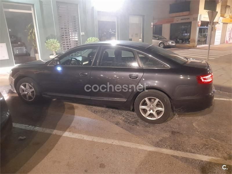Usado Audi A6 170 CV (125 kW) 2010 Azul Berlina