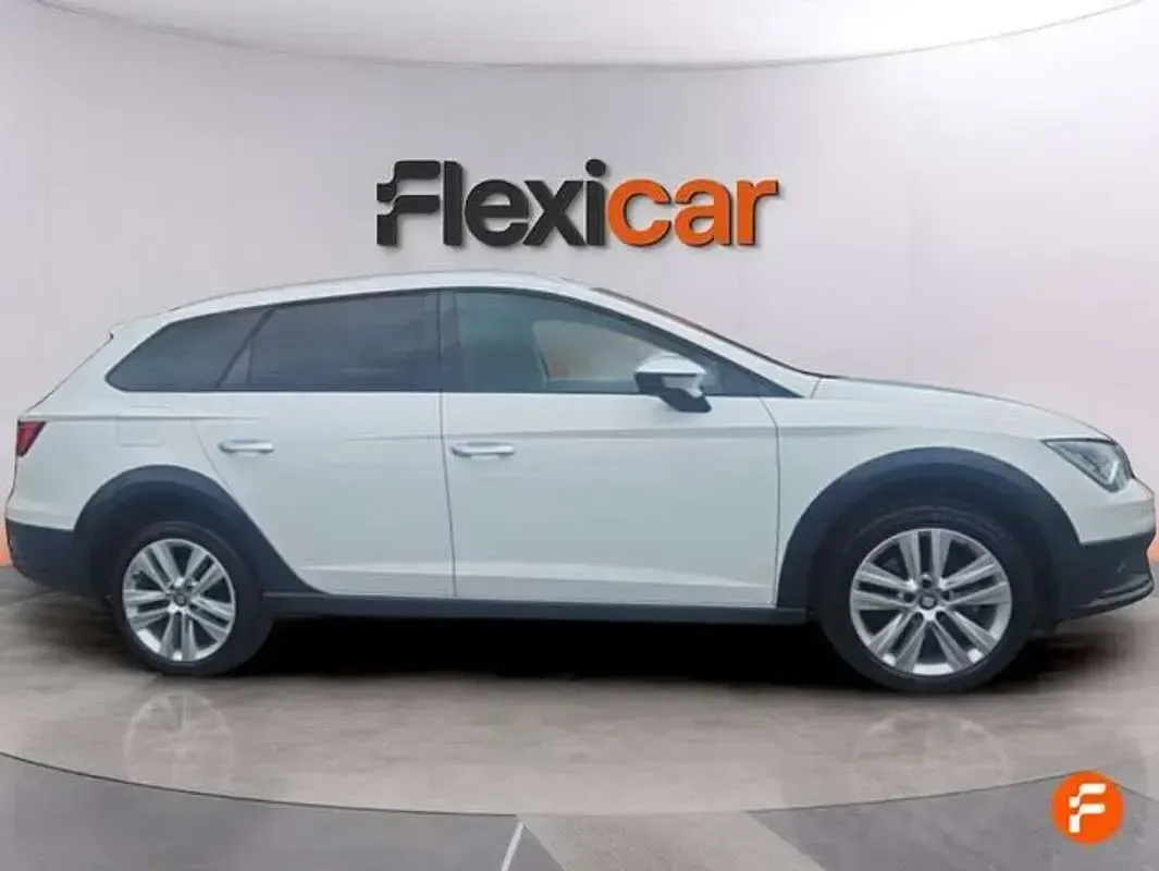Usado Seat Leon ST 4Drive 150 CV (110 kW) 2018 Blanco Familiar