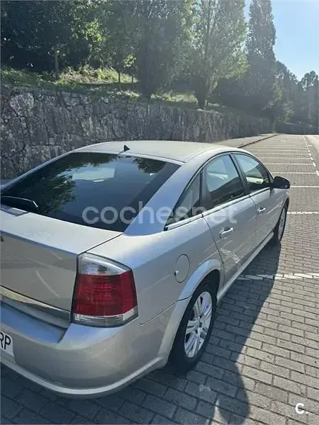 Usado Opel Vectra Elegance 140 CV (102 kW) 2007 Gris / plata Berlina