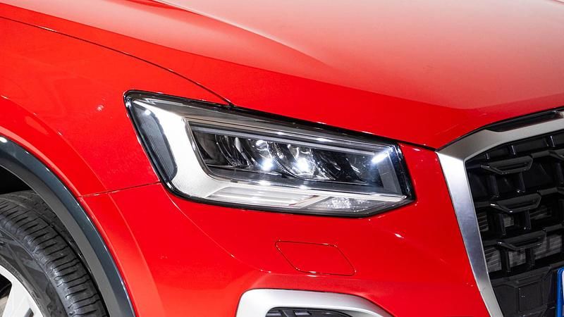Usado Audi Q2 Advanced Plus 110 CV (80 kW) 2023 Rojo tango metalizado SUV
