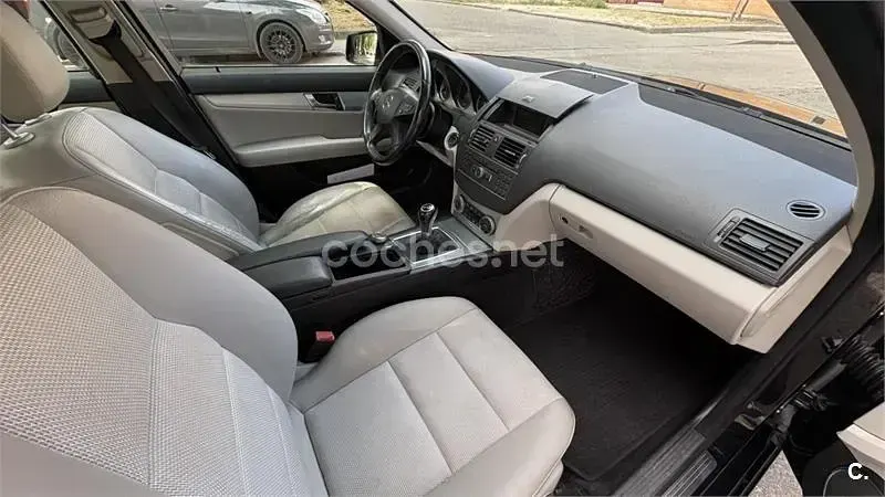 Usado Mercedes C200 Elegance 136 CV (100 kW) 2011 Negro Berlina