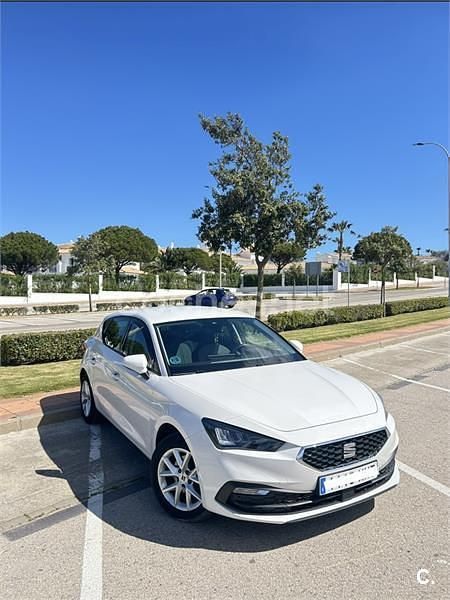 Usado Seat Leon Style 130 CV (95 kW) 2024 Blanco Berlina
