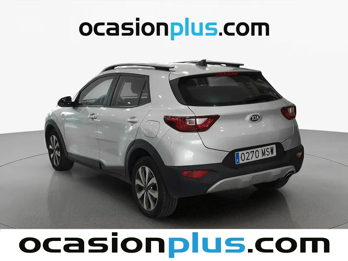 Usado Kia Stonic 100 CV (73 kW) 2024 Gris plata SUV