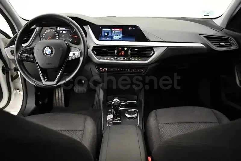 Usado BMW 118 Comfort Edition 140 CV (102 kW) 2020 Blanco Berlina