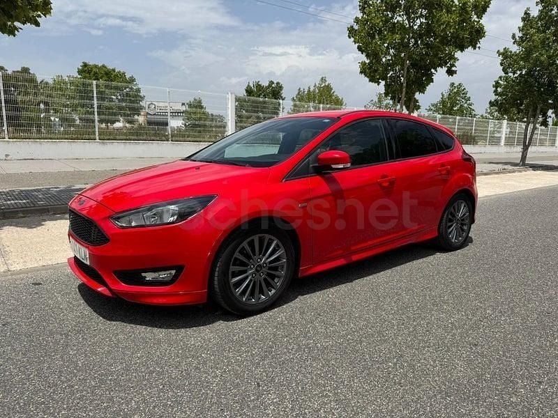 Rojo Usado 2018 Ford Focus ST-Line Berlina | 11.500 € (Precio justo) - Imagen 1/4