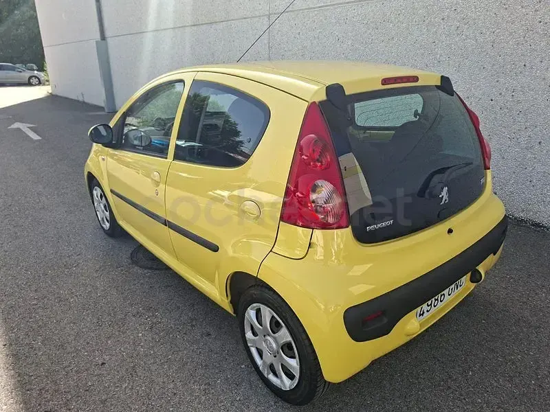 Usado Peugeot 107 54 CV (39 kW) 2009 Amarillo Utilitario