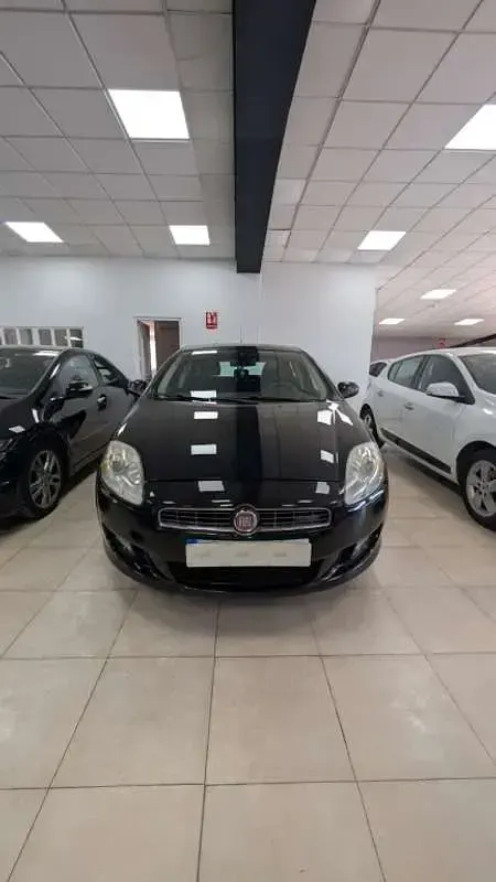 Usado Fiat Bravo Emotion 105 CV (77 kW) 2010 Negro Utilitario