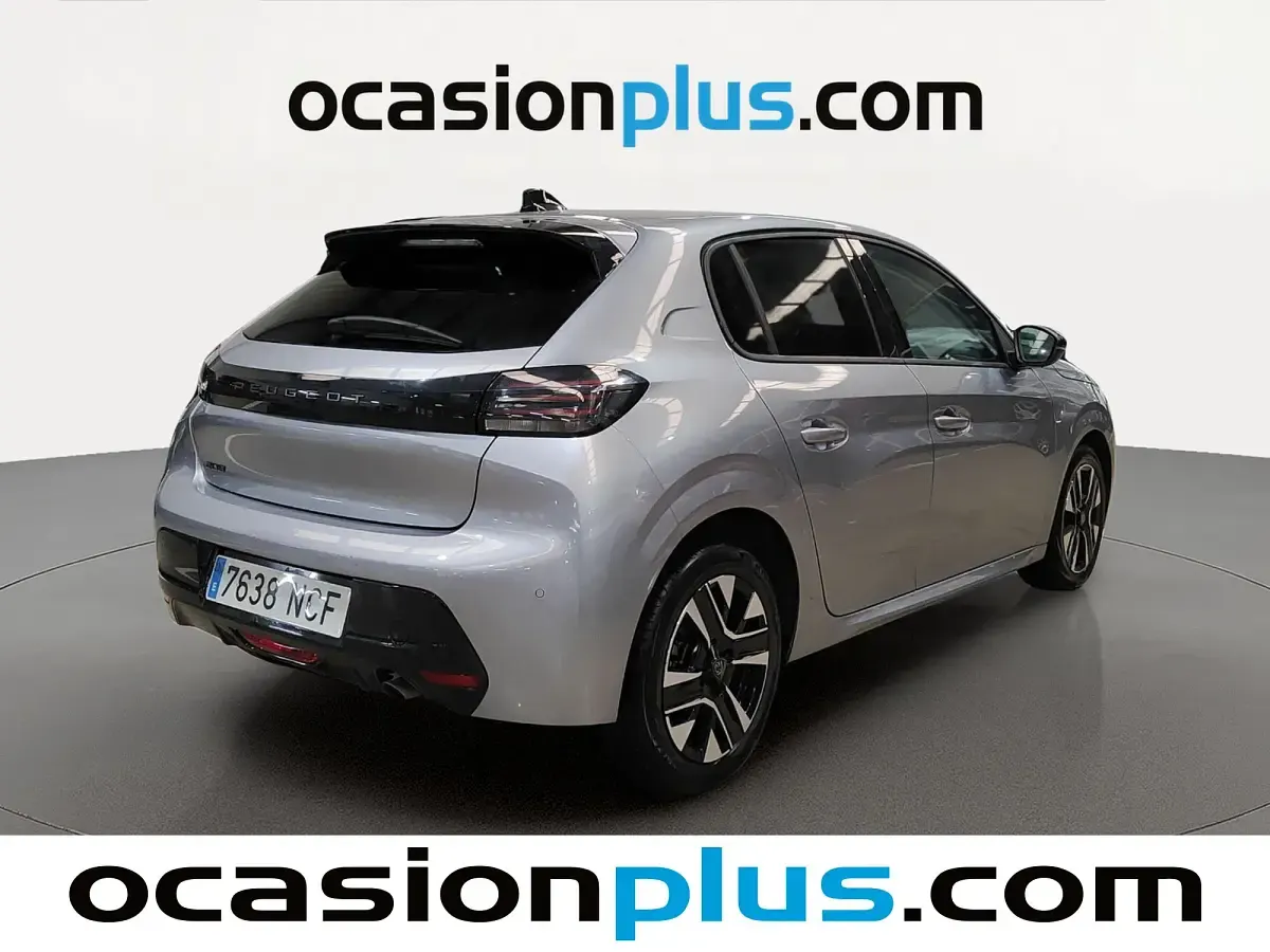 Usado Peugeot 208 Allure 102 CV (75 kW) 2025 Gris Utilitario