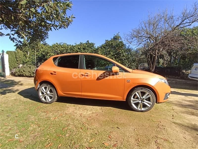 Usado Seat Ibiza 105 CV (77 kW) 2009 Naranja Berlina