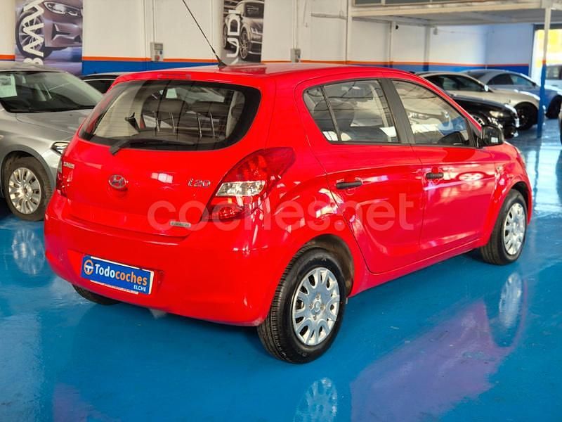 Usado Hyundai i20 Classic 78 CV (57 kW) 2011 Rojo Berlina