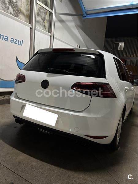 Usado VW Golf VII Advance 122 CV (89 kW) 2014 Blanco Familiar