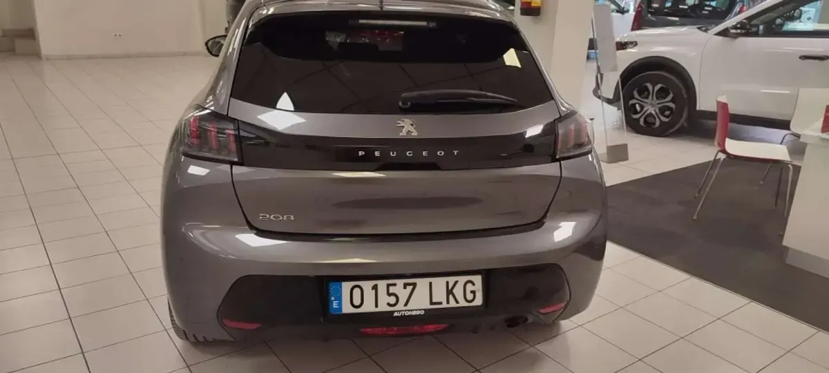 Usado Peugeot 208 Allure 102 CV (75 kW) 2020 Gris Utilitario